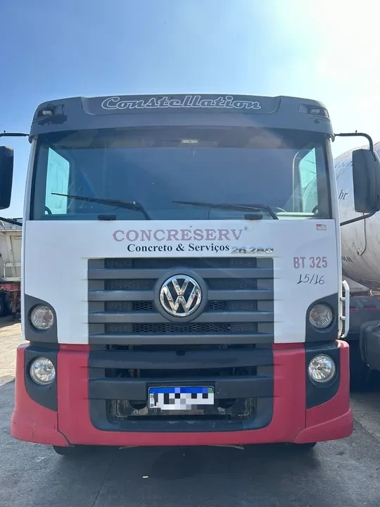 Caminhão betoneira Volkswagen 26280 ano 2015/16 com balão Liebherr 8M