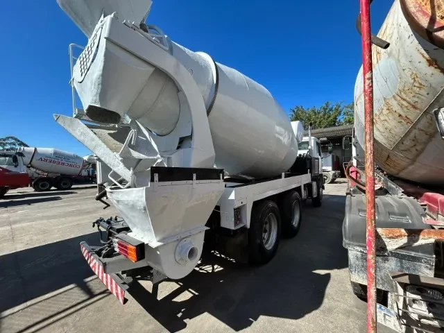 Betonbomba Schwing / Caminhão Mercedes 2729 - ano 2013/13